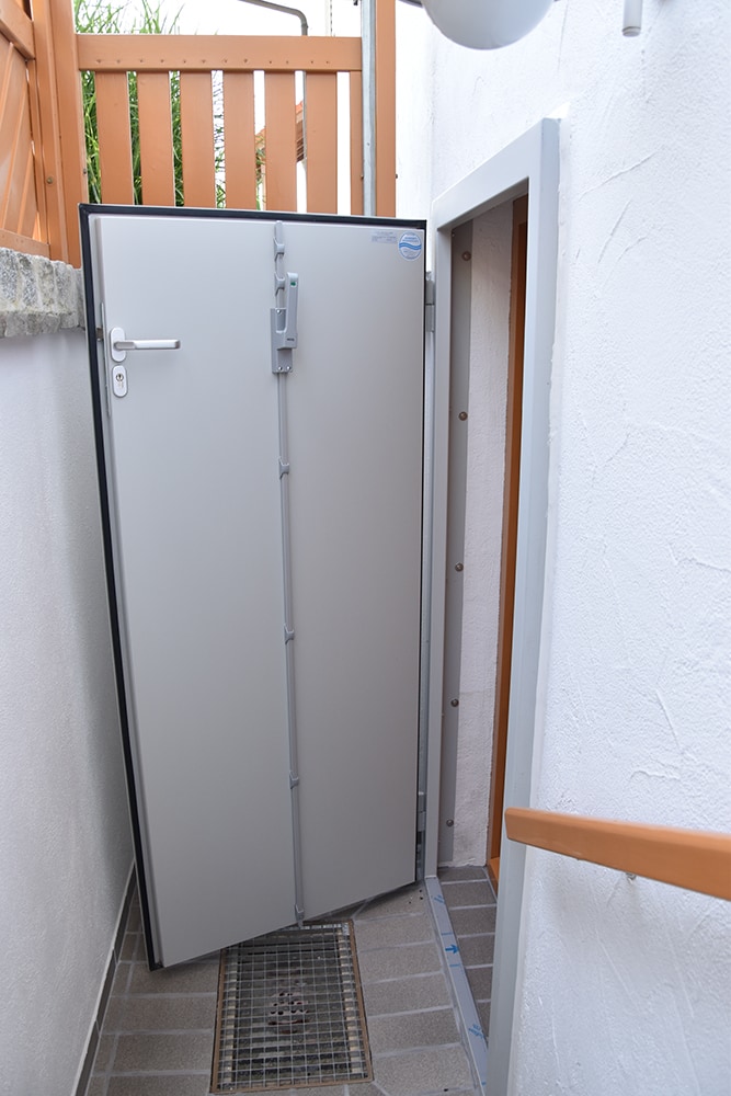 AquaLOCK Door