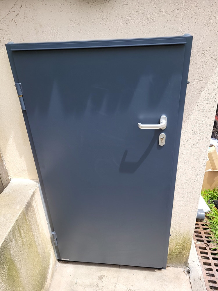 AquaLOCK Door