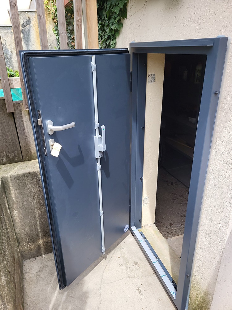 AquaLOCK Door