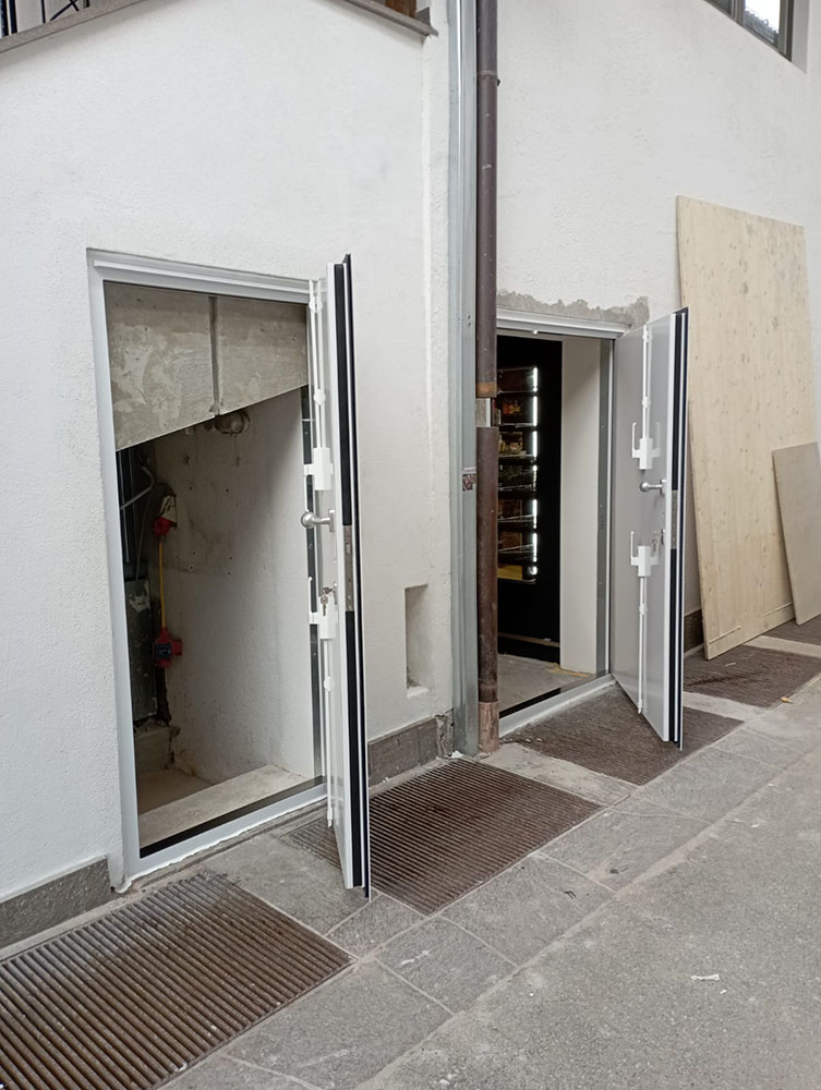 AquaLOCK Door