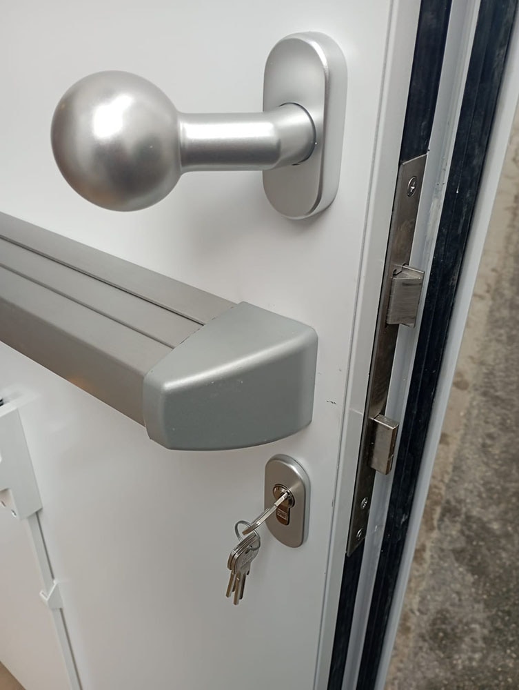 AquaLOCK Door