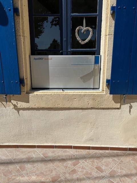 AquaLOCK Door